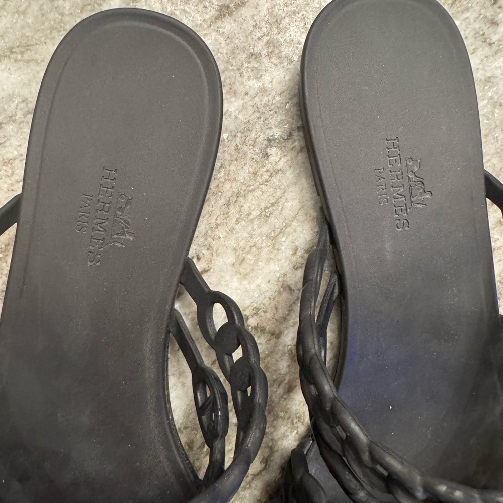 Hermes Black Chain-Strap Slide Sandals for Women - Picture 2 of 3